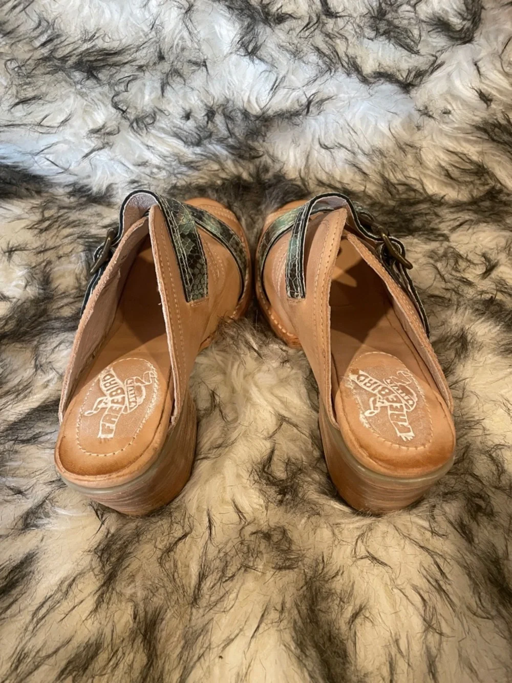 NEW Caprice Tan Leather Sandals Metallic Snake-Print Freebird by Steven BS3 - Picture 2 of 6
